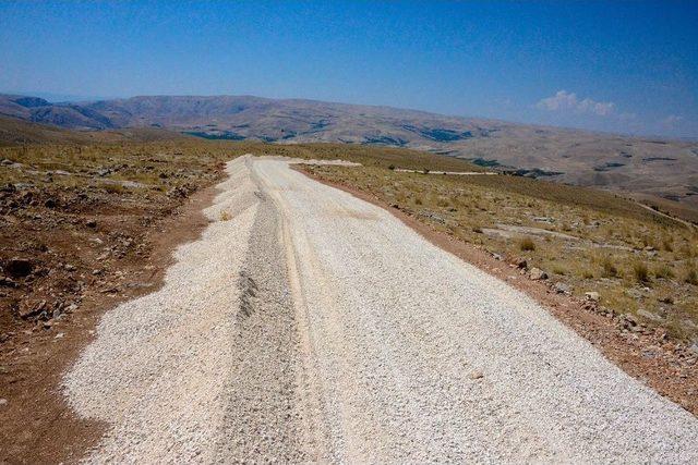 Büyükşehir Belediyesi Yol Çalışmalarına Devam Ediyor