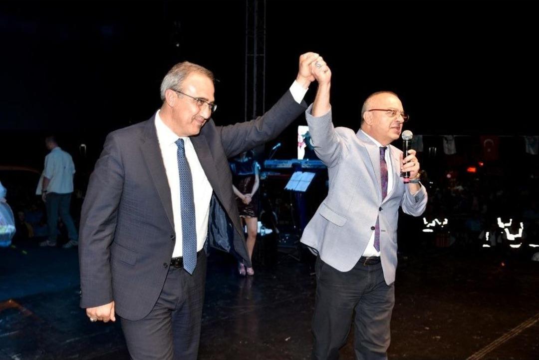 Alaşehir Hande Yener&rsquo;le Kurtuluş Coşkusunu Yaşadı