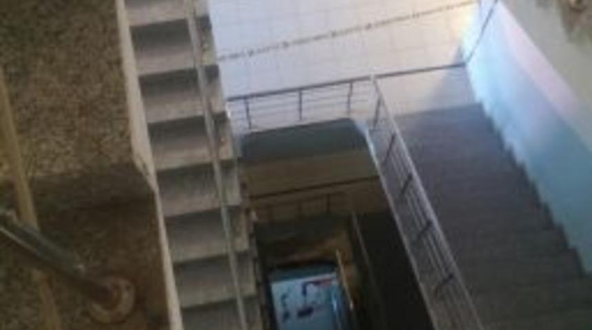 Merdiven Boşluğuna D&uuml;şen Bir Kişi Hayatını Kaybetti