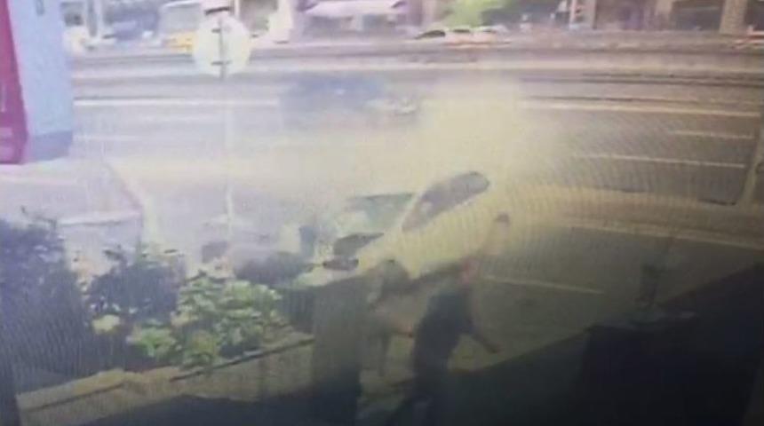 Avcılar&rsquo;da Faciadan D&ouml;n&uuml;len Kaza Kamerada