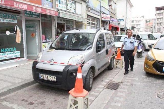 Bıçaklayıp Polise Teslim Oldu