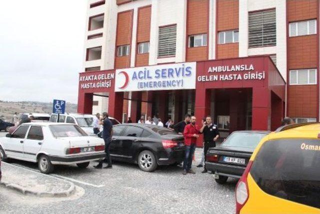 Bıçaklayıp Polise Teslim Oldu