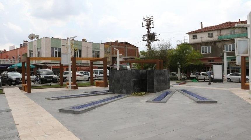 G&ouml;rdesli Makbule&rsquo;nin Eskiyen Heykeli Yerine Yenisi Yapılıyor