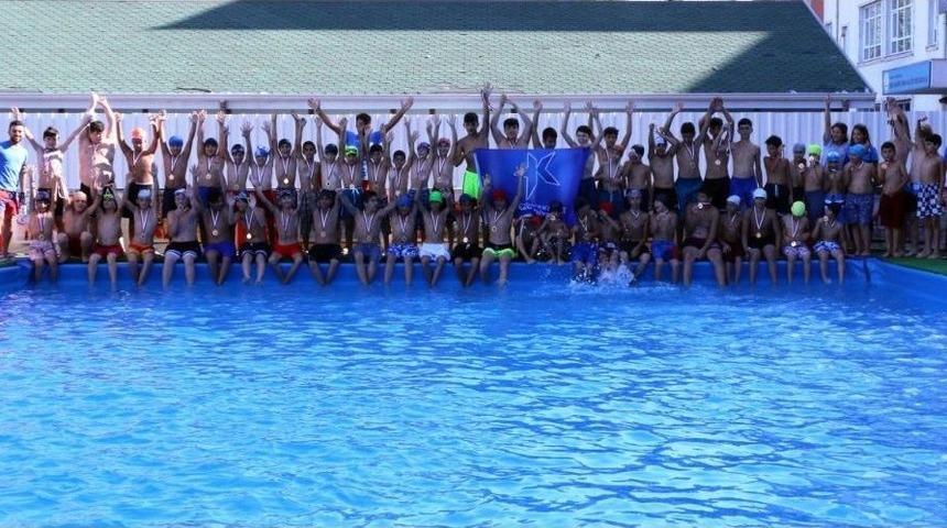 10 Bin &Ccedil;ocuk Portatif Havuzlarda Y&uuml;zme &Ouml;ğrendi