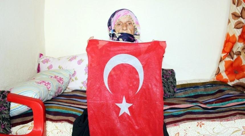 Elleri &Ouml;p&uuml;lesi Nine Konuştu