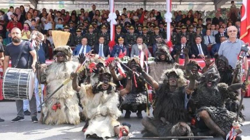 Balıkesir'de Kurtuluş Coşkusuna T&uuml;l&uuml;tabak Damgası