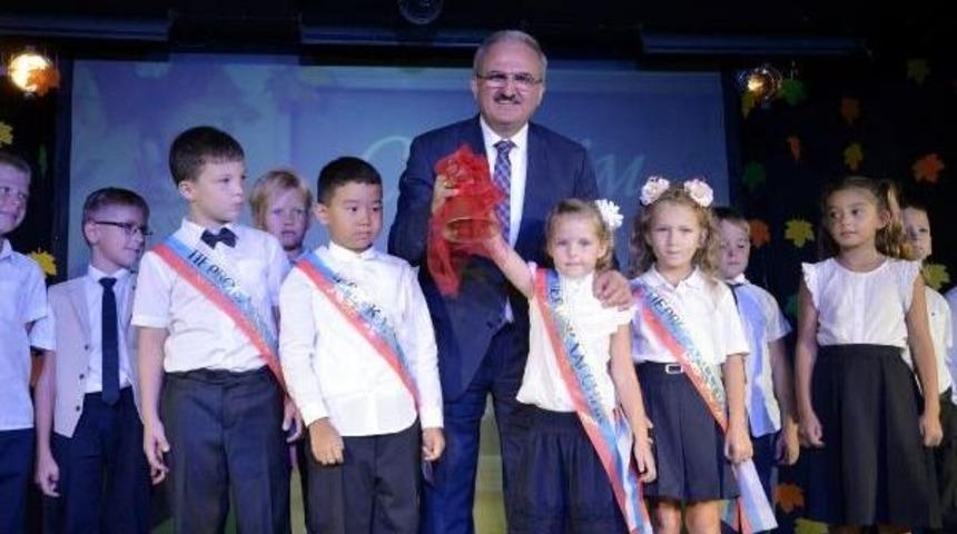 Antalya'da Rus Okulunun Ilk Ders Zilini Vali &Ccedil;aldı