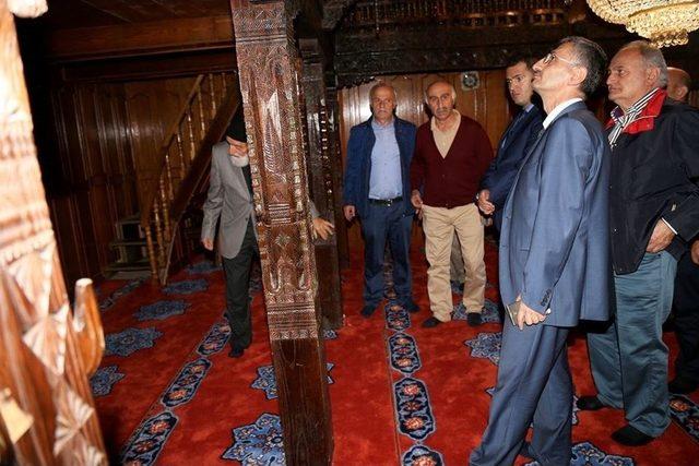 Vali Bektaş&rsquo;tan 300 Yıllık Camiyi Ziyaret 1
