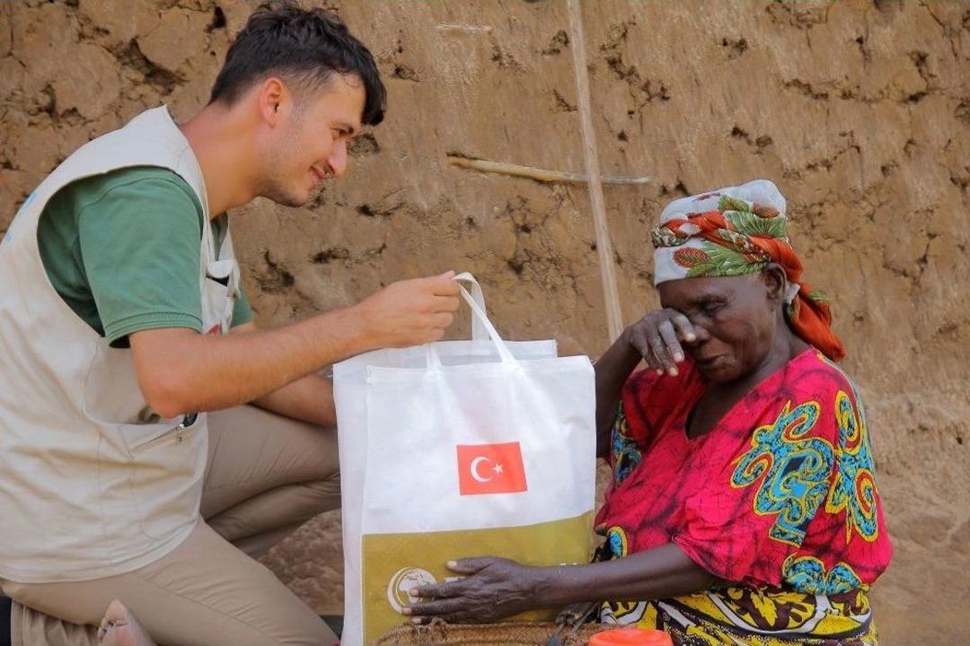 Kurban Yardımları Afrikalılara Sevin&ccedil; G&ouml;zyaşı D&ouml;kt&uuml;rd&uuml;