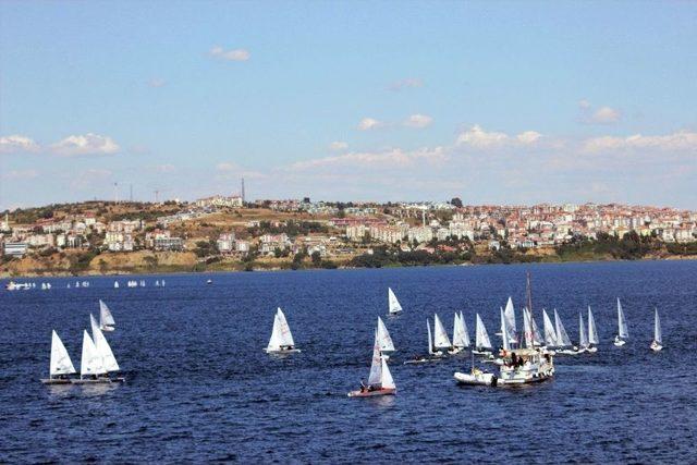 (&ouml;zel Haber) Tyf Başkanı &Ouml;zlem Akbudak: &ldquo;yelkeni T&uuml;m &Uuml;lkeye Yaymak İ&ccedil;in Gerekli &Ccedil;alışmaları Yapıyoruz&rdquo; 2