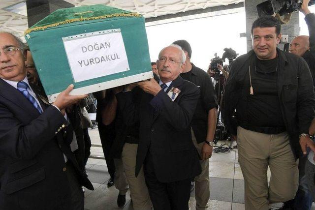 Gazeteci-yazar Doğan Yurdakul Son Yolculuğuna Uğurlandı 3