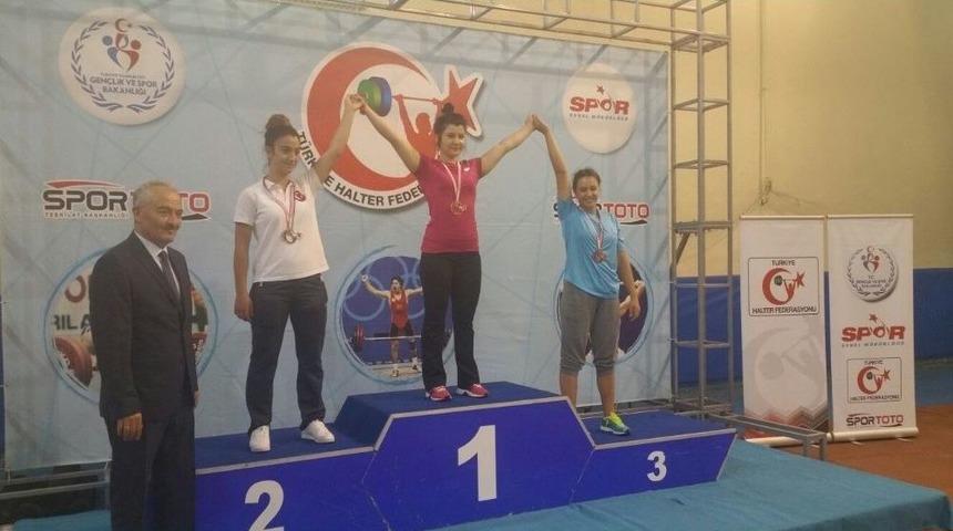 Kağıtsporlu Haltercilerden 3 T&uuml;rkiye Derecesi