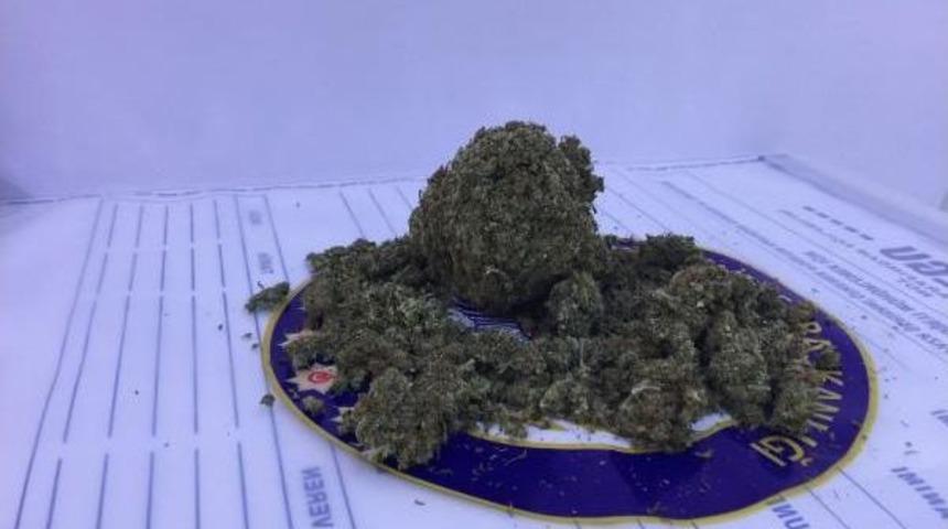 Park Halindeki Sahte Plakalı Ara&ccedil;ta Uyuşturucu Bulundu