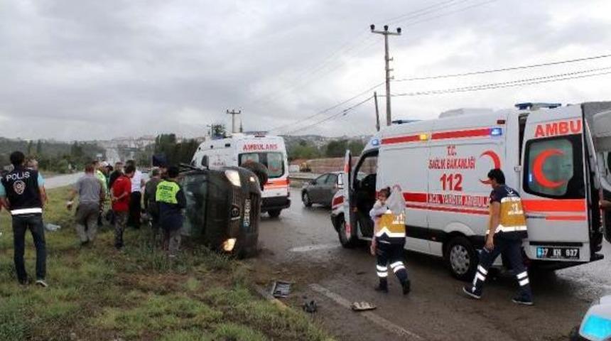 Tosya'da Otomobil Takla Attı: 6 Yaralı