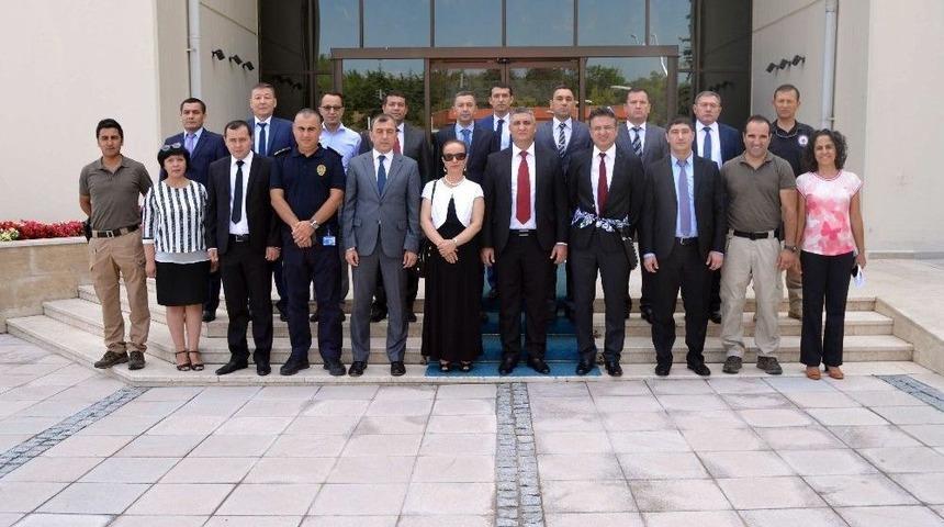 &Ouml;zbek Polislere Eğitim