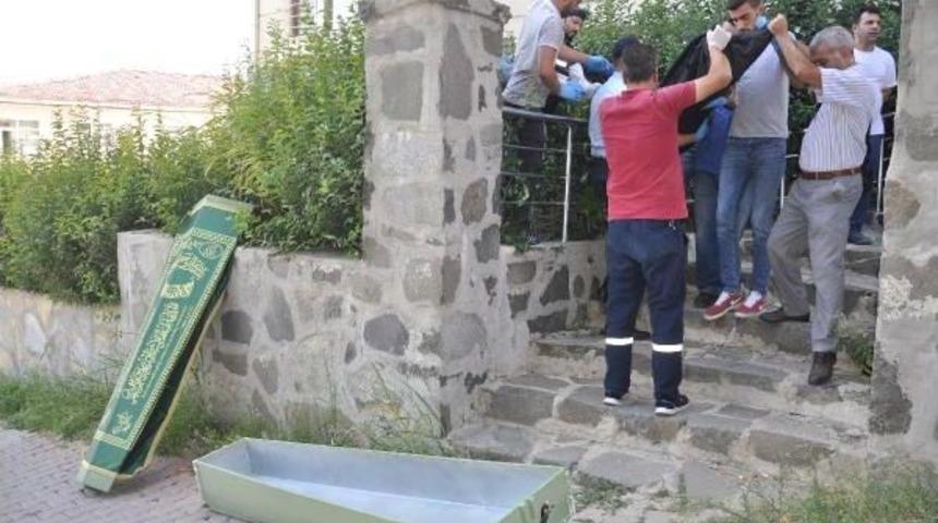 &Ccedil;ıtadan D&uuml;şen Inşaat Ustası &Ouml;ld&uuml;