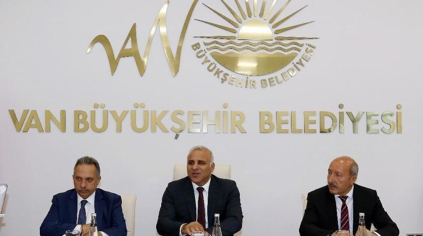 Van&rsquo;ın Ulaşımı Masaya Yatırıldı
