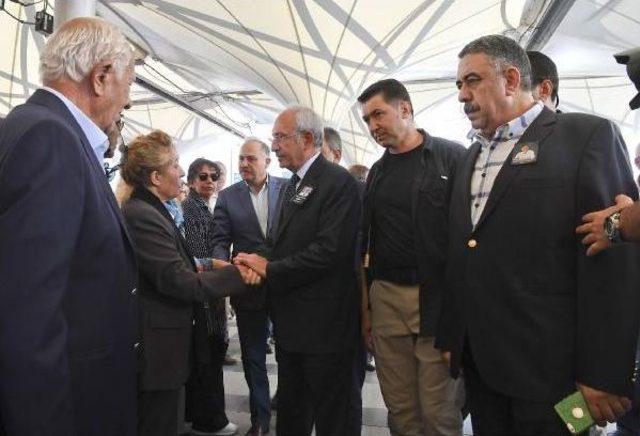 Kılı&ccedil;daroğlu, Başdanışmanı Yıldırım ın Ağabeyinin Cenaze T&ouml;renine Katıldı 1