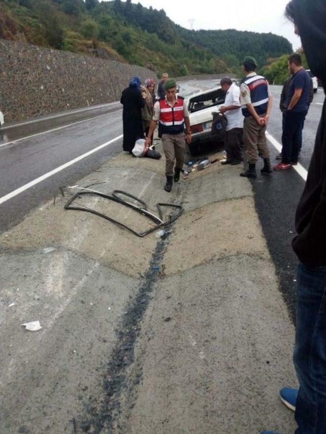 Otomobil Kanala Uçtu: 3 Yaralı