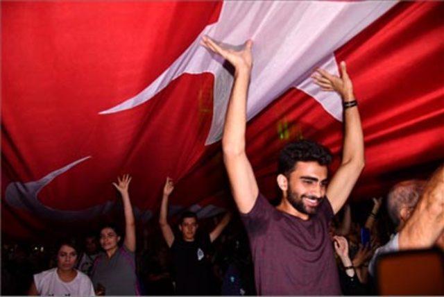 İzmir'in düşman işgalinden kurtuluş yıl dönümüne coşkulu kutlama/ Ek fotoğraflar