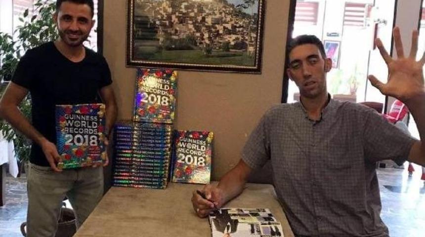 Mardinli Sultan K&ouml;sen, 2018 Guinness Rekorlar Kitabı'nda Kendisine Ayrılan B&ouml;l&uuml;m&uuml; Inceledi