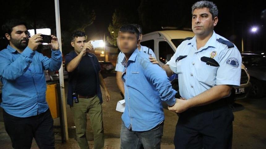 Ailesiyle Yolculuk Eden Polis Cam Silen Kişiler Tarafından Darp Edildi