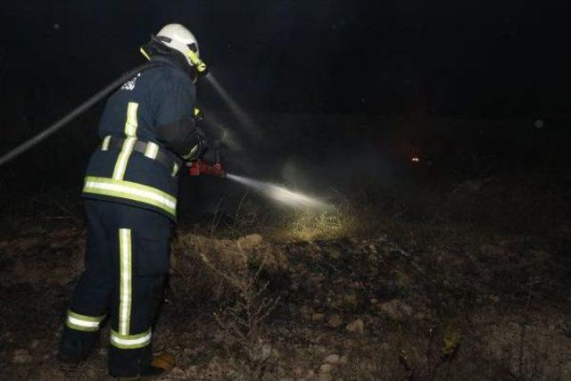 Sazlık Alanda &Ccedil;ıkan Yangın Korkuttu 1