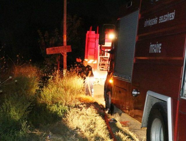 Antalya’da Sazlık Alanda Çıkan Yangın Korkuttu