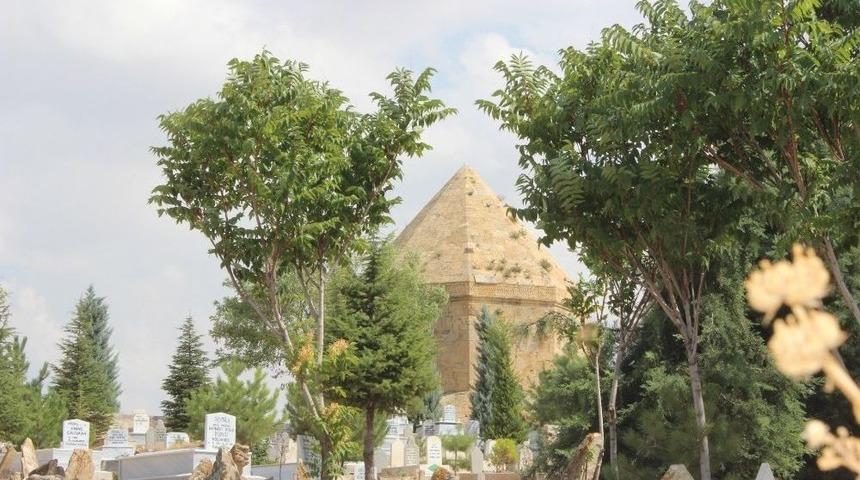 K&uuml;lt&uuml;r Varlığı K&uuml;mbeti Vatandaş Koruyor