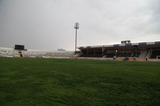 Eski Stadyumda Yıkım Çalışmaları Başladı