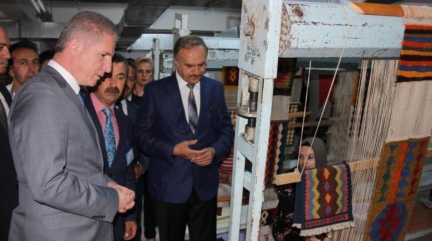 İlkokulda Kilim Dokumacılığı Kursu