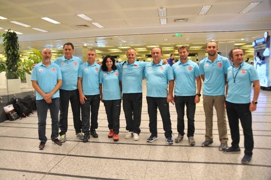 Manş Denizi&rsquo;ni Y&uuml;zerek Ge&ccedil;en T&uuml;rk Y&uuml;z&uuml;c&uuml;ler Yurda D&ouml;nd&uuml;