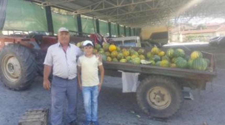 Yerli Kavun Şaphane&rsquo;de Rağbet G&ouml;r&uuml;yor