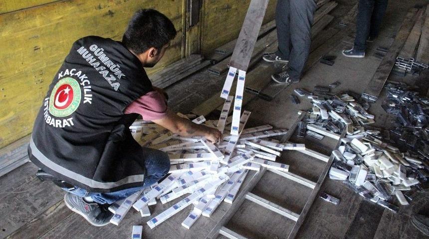 Al&uuml;minyum &Ccedil;ıtalara Bin 860 Adet Cep Telefonu Sakladılar