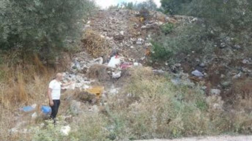 Yol Kenarlarına D&ouml;k&uuml;len &Ccedil;&ouml;pler &Ccedil;evre Kirliliğine Neden Oluyor