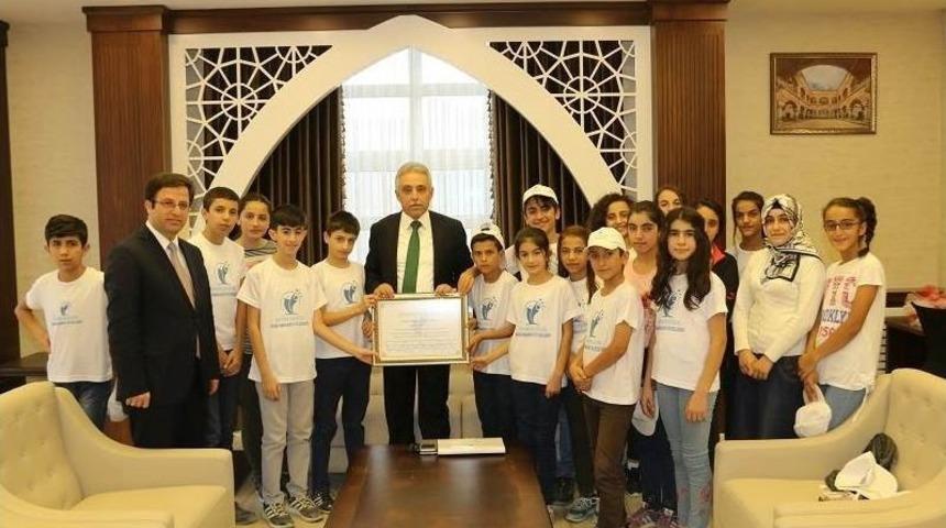 Kampa Katılan &Ouml;ğrencilerden Vali Toprak&rsquo;a Ziyaret