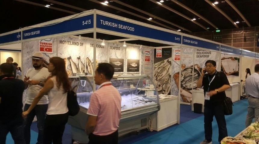 Ege Balıkları Hong Kong&rsquo;ta G&ouml;r&uuml;c&uuml;ye &Ccedil;ıktı