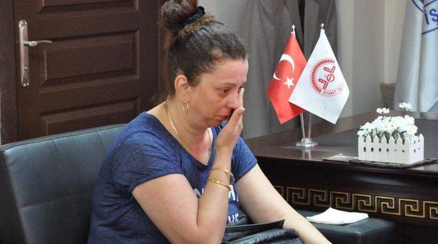 G&ouml;zyaşları İle M&uuml;sl&uuml;man Oldu