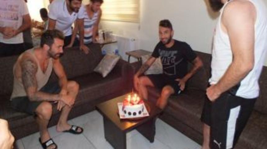 Diyarbekirspor&rsquo;da S&uuml;rpriz Doğum G&uuml;n&uuml; Kutlaması