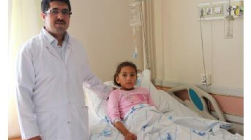 K&uuml;tahya&rsquo;da İlk Defa &Ccedil;ocuk Hastaya Perk&uuml;tan Y&ouml;ntemle B&ouml;brek Taşı Ameliyatı