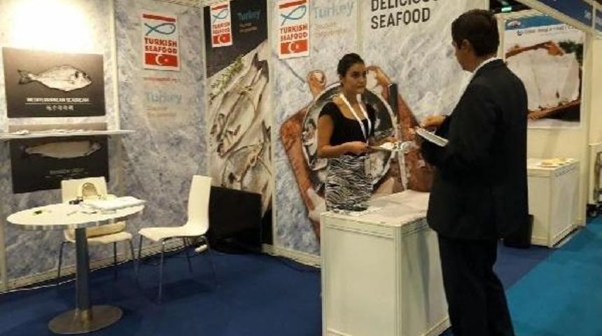 T&uuml;rk Levreği, &Ccedil;ipurası Ve Alabalığı Hong Kong'ta