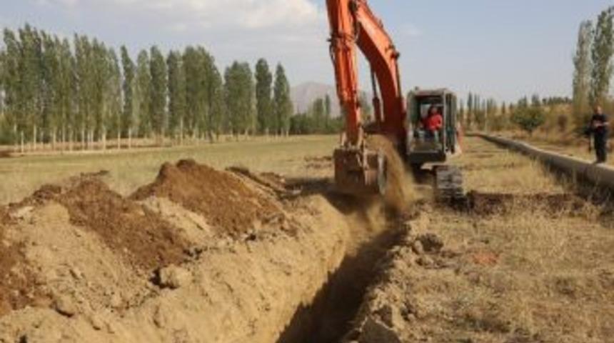 Tufanbeyli Doğanlı G&ouml;leti Kapalı Sistem Sulama Projesi Tamamlanıyor