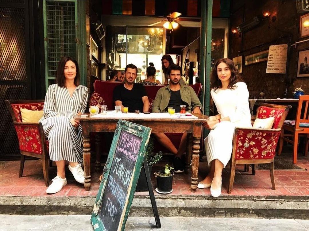 D&uuml;nyaca &Uuml;nl&uuml; Y&ouml;netmen T&uuml;rk Oyuncularla G&ouml;r&uuml;şt&uuml;