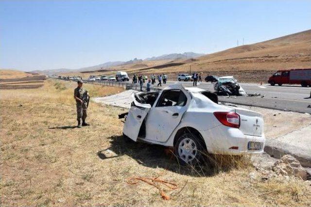 Van'da Iki Otomobil Çarpıştı; 6 Ölü, 3 Yaralı - Ek Fotoğraf