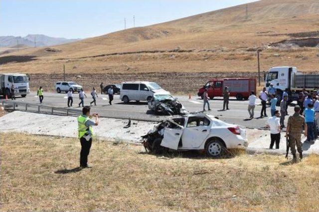 Van'da Iki Otomobil Çarpıştı; 6 Ölü, 3 Yaralı - Ek Fotoğraf