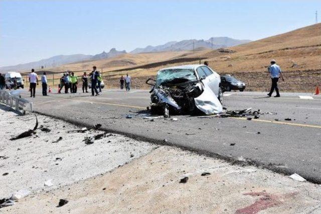 Van'da Iki Otomobil Çarpıştı; 6 Ölü, 3 Yaralı - Ek Fotoğraf