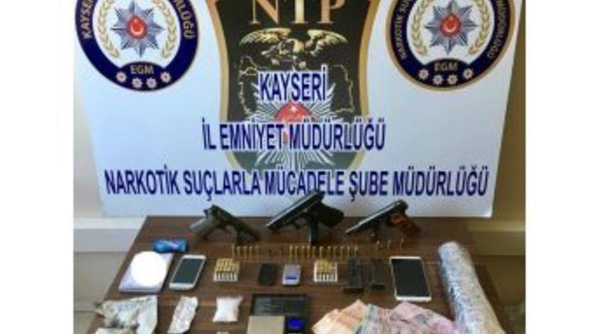 Kayseri&rsquo;de Şafak Operasyonu: 3 G&ouml;zaltı