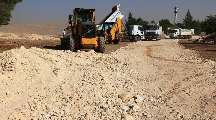 Ak&ccedil;akale Kırsalında Yol &Ccedil;alışmaları S&uuml;r&uuml;yor