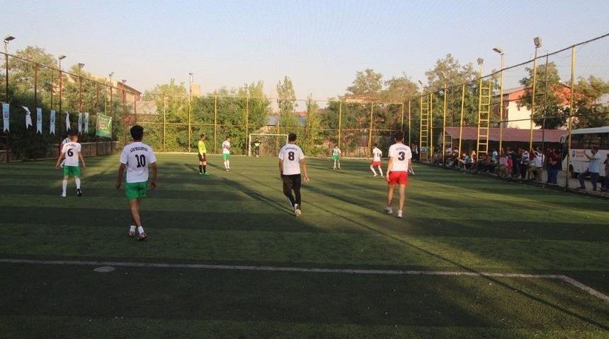 Ağrı&rsquo;da &lsquo;kardeşlik Ve Dostluk Halı Saha Turnuvası&rsquo; Başladı