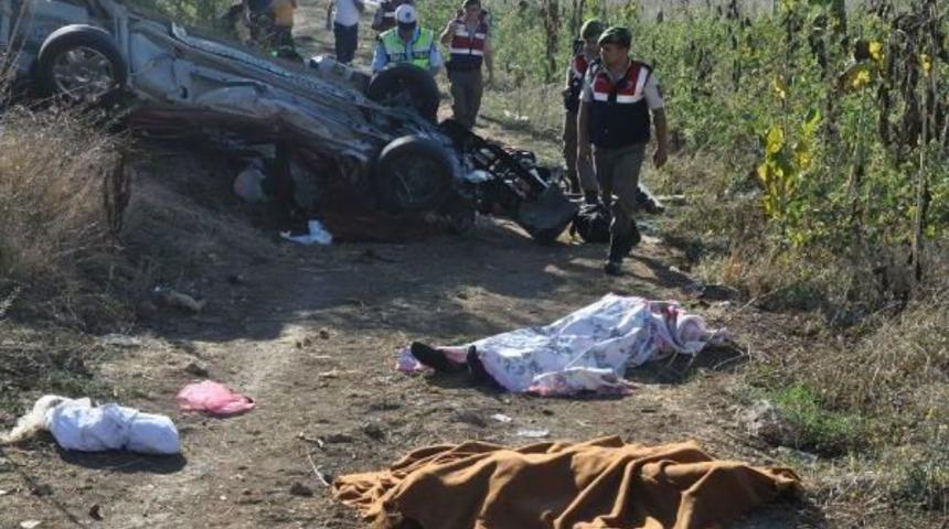 Bursa'da Kaza: 1'i &Ccedil;ocuk 7 &Ouml;l&uuml;, 18 Yaralı (2) - Yeniden